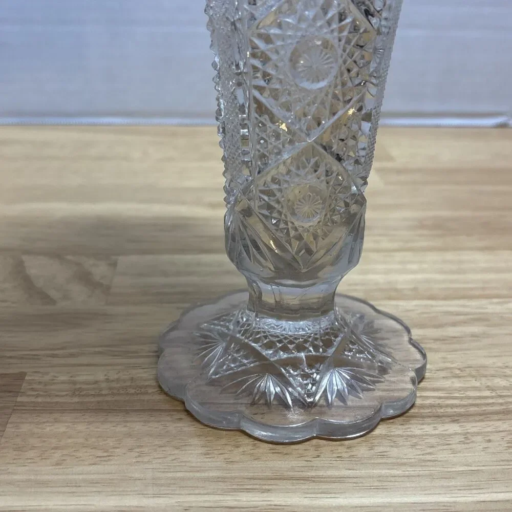 Vintage Clear Cut Glass Diamond Point/Starburst Pattern Scalloped Edge Vase